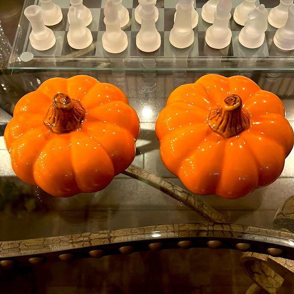 Two Beautiful Pumpkins - Picture 1 of 3